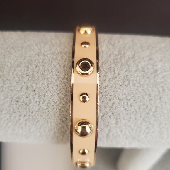 Coach Apricot Beige Enamel Bangle Gold Plated Rivet Grommet Bracelet Signed - Picture 4 of 6
